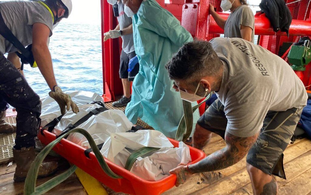 Corps d’un migrant récupéré en mer par Open Arms : « Nous essayons de rendre la dignité à toutes les personnes »