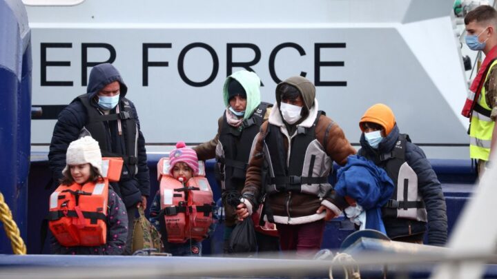 Manche : plus de 2 000 migrants arrivent au Royaume-Uni, 300 sauvés côté français