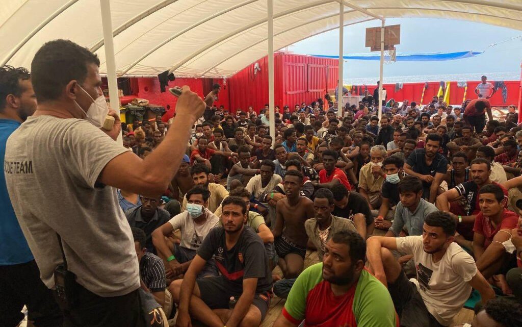 Méditerranée : le Geo Barents secourt 76 personnes, l’Open Arms Uno débarque 402 migrants en Italie