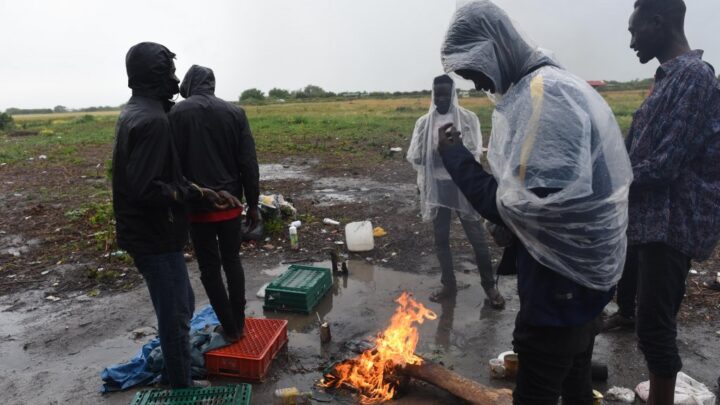 Calais : l’arrêté interdisant les distributions de nourriture aux migrants jugé « disproportionné »