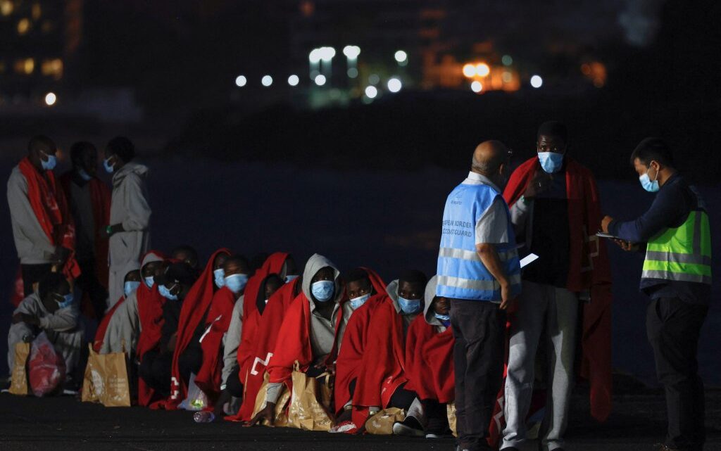 Canaries : plus de 160 migrants secourus en 24 heures, une femme décédée