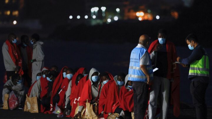 Canaries : plus de 160 migrants secourus en 24 heures, une femme décédée