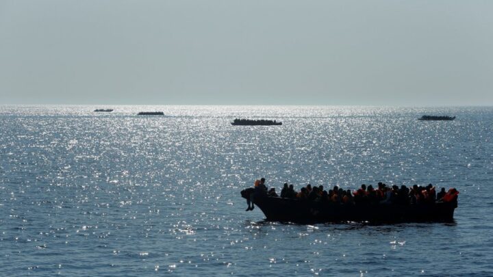 Italie : plus de 1 100 migrants secourus en quelques heures en Méditerranée