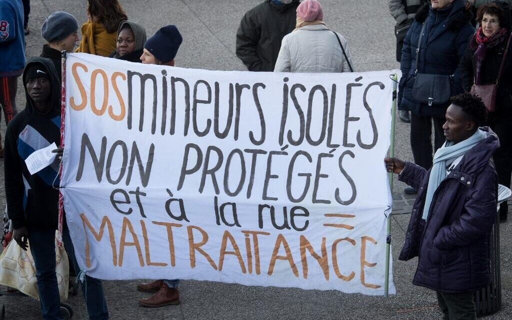 À Marseille, une trentaine de mineurs isolés campent près du Vieux-Port pour réclamer un hébergement