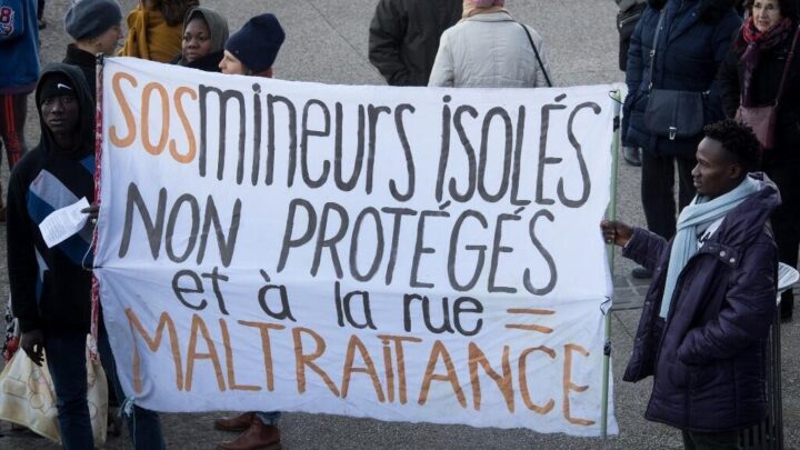 À Marseille, une trentaine de mineurs isolés campent près du Vieux-Port pour réclamer un hébergement