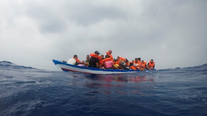 Un bébé de deux semaines porté disparu après le naufrage d’un bateau de migrants au large de l’Italie