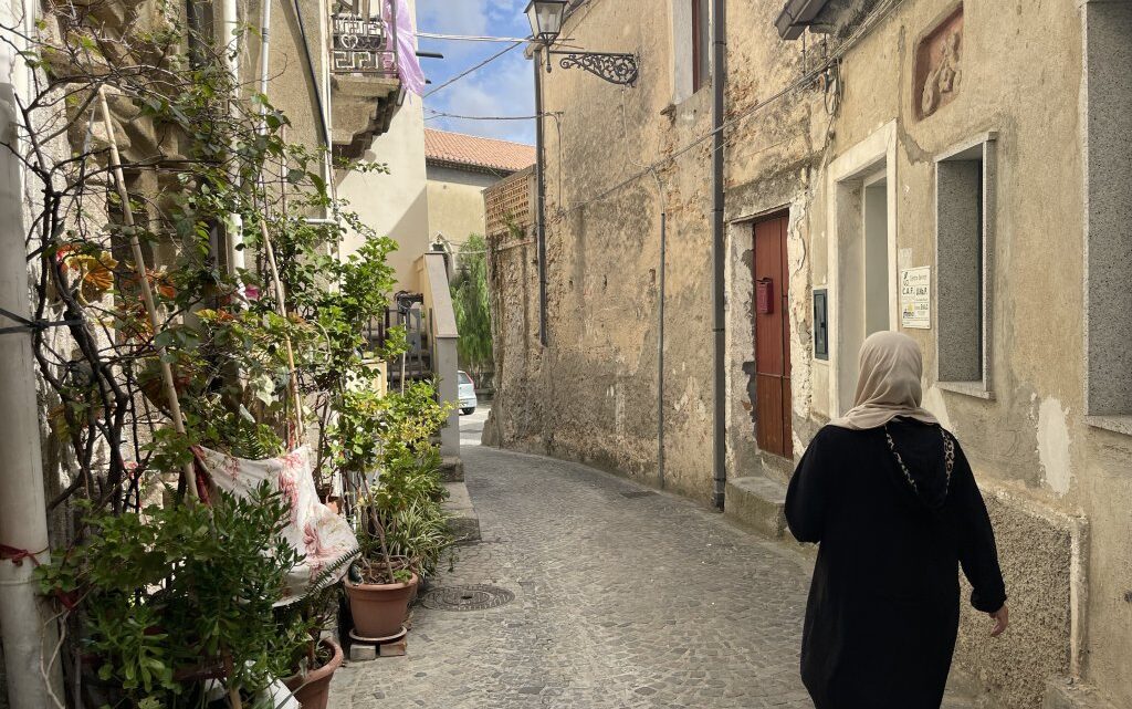 « Sans eux, on ne serait plus là » : en Calabre, un petit village survit grâce aux migrants