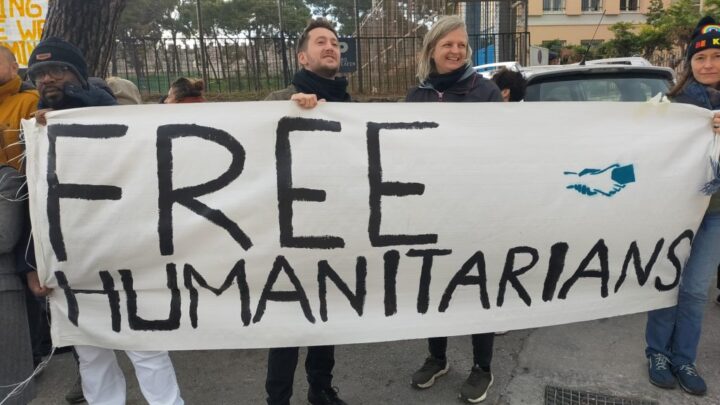 En Grèce, le procès « grotesque » de ceux qui aident les migrants