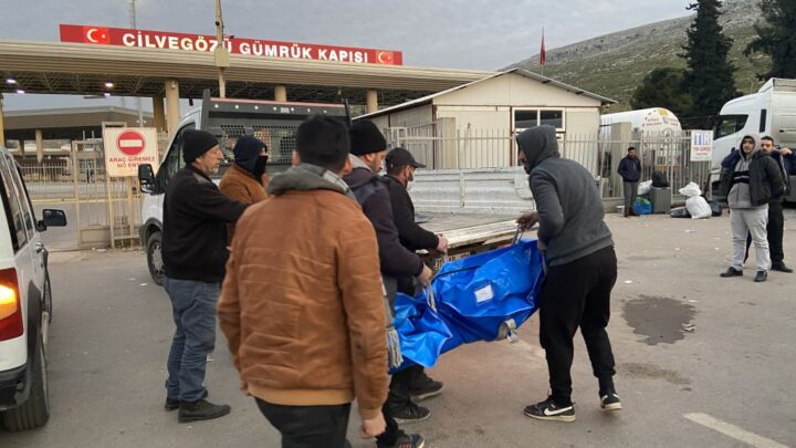 « On commençait à être stable, là on doit repartir de zéro » : après les séismes en Turquie, les réfugiés syriens de nouveau déracinés