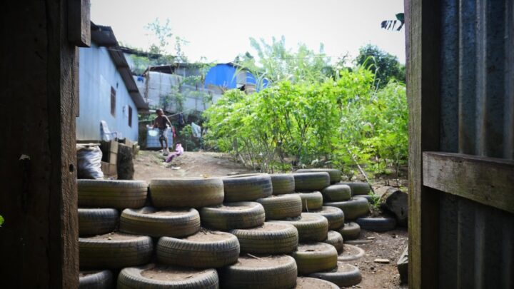 Dans les bidonvilles de Mayotte, la « délinquance de survie » des mineurs étrangers